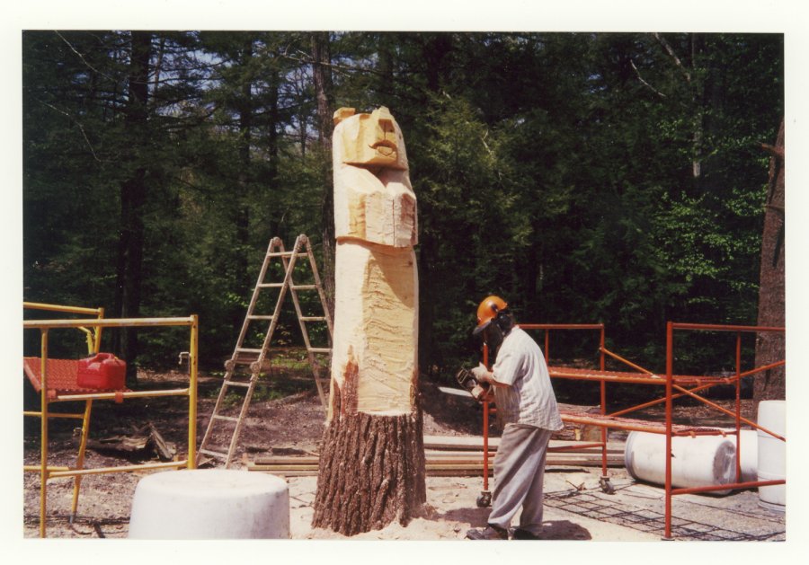 chainsaw carving giant bears